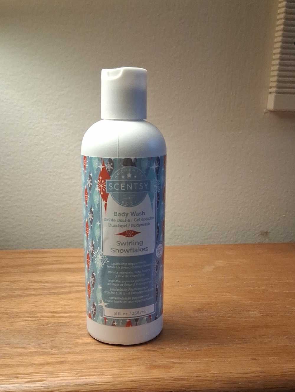 Scentsy Swirling Snowflakes Body Wash - Light Blue & White